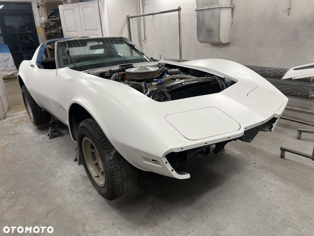 Chevrolet Corvette - 29