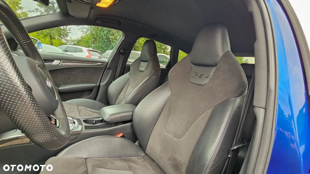 Audi RS4 Avant - 7