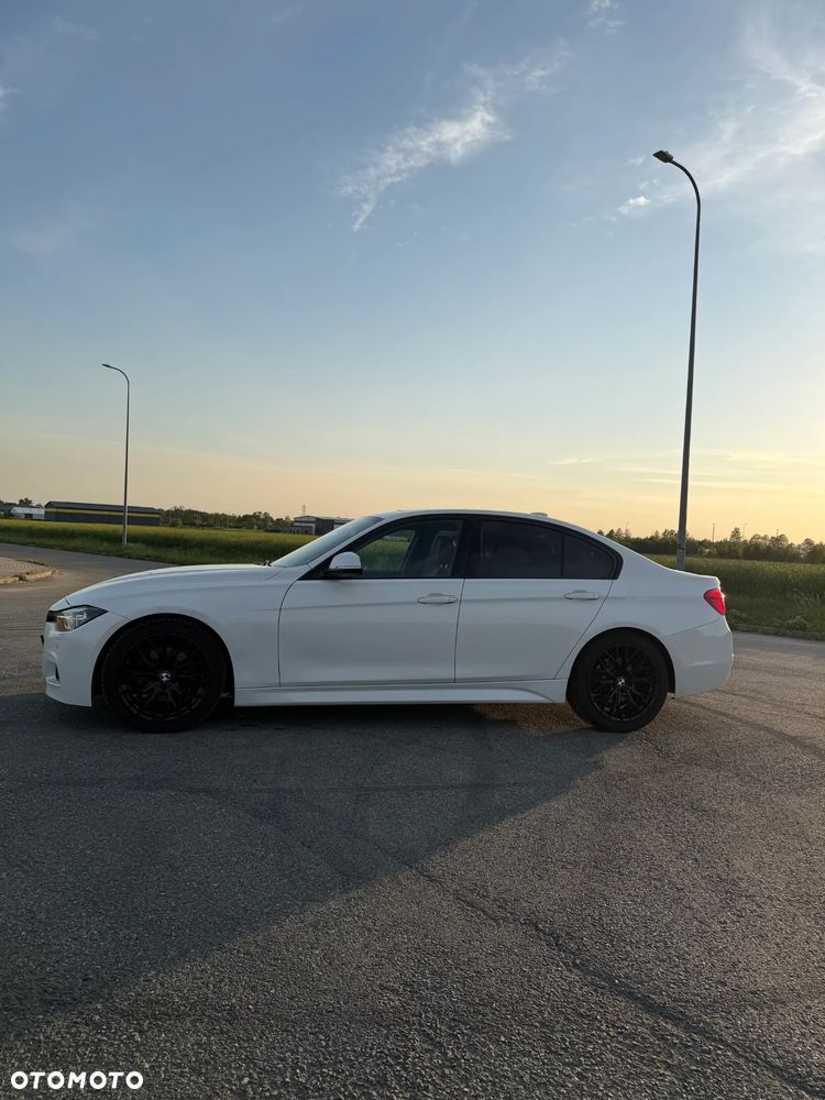 BMW Seria 3 330i xDrive Edition M Sport Shadow - 5