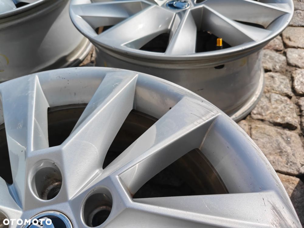 Felgi Aluminiowe 17 Skoda Superb 5x112 ET40 Seat Audi VW 3V0601025C - 18