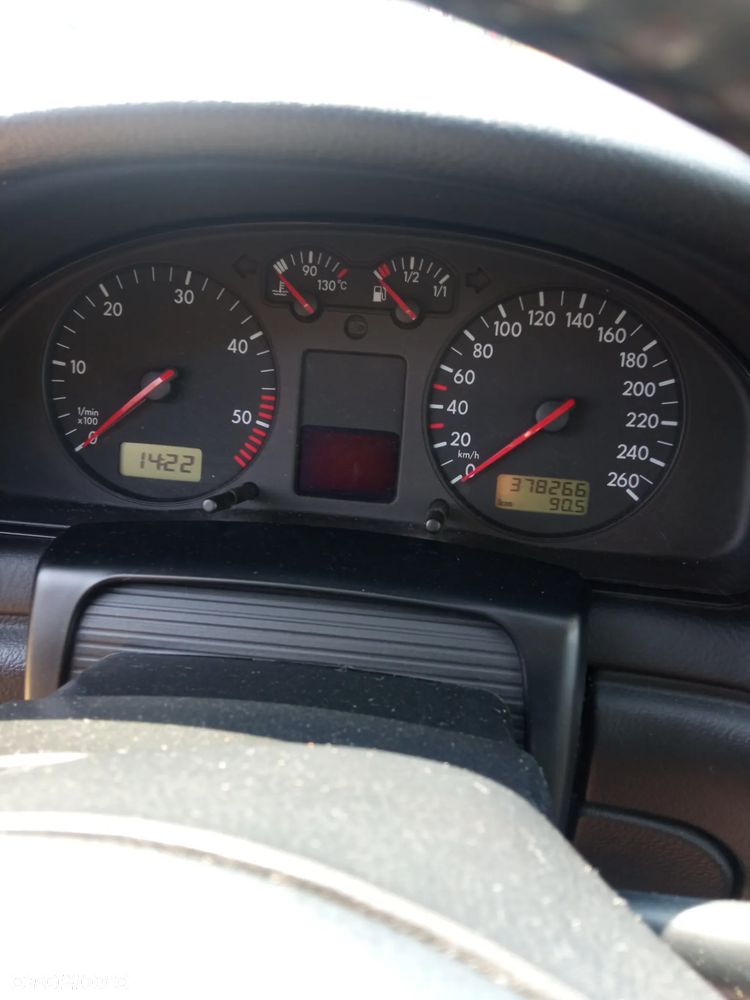 Volkswagen Passat 1.9 TDI CL - 13