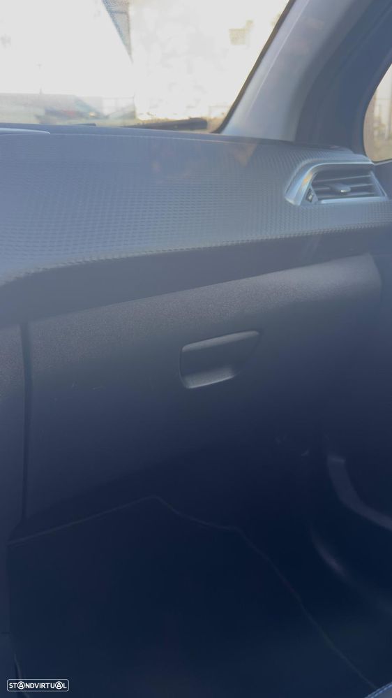 Peugeot 208 1.2 PureTech Signature - 14