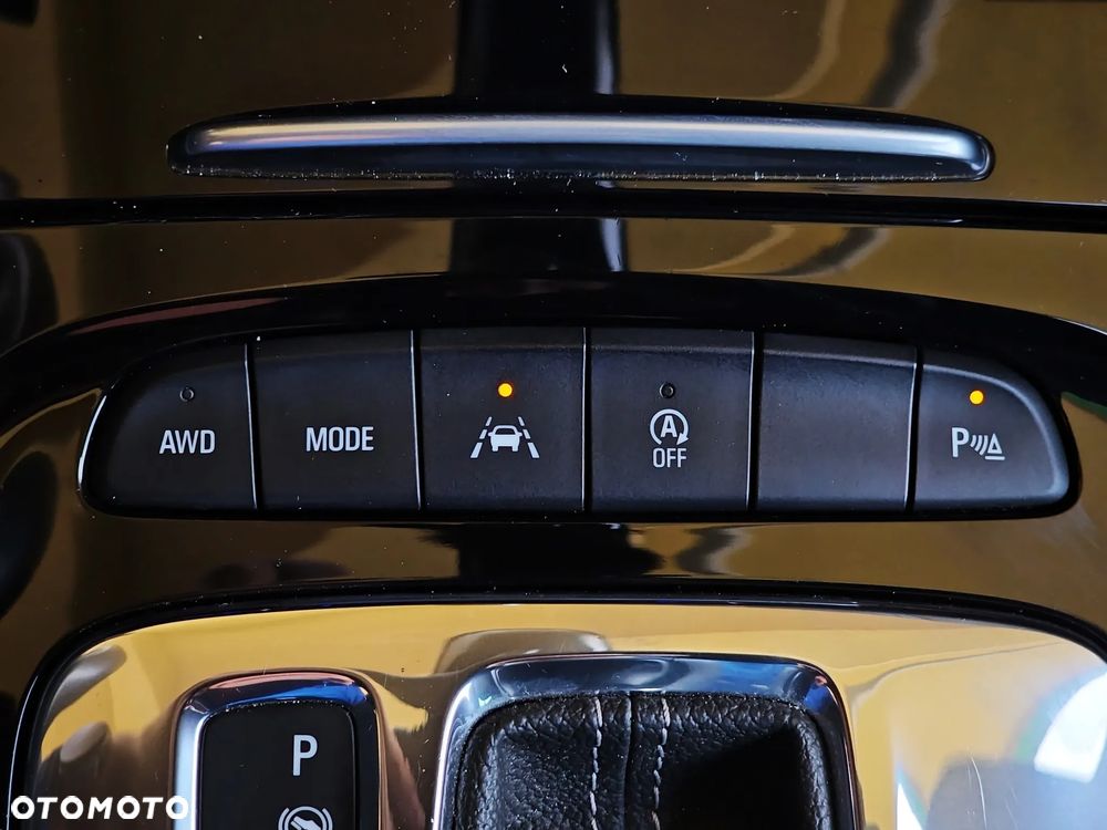 Opel Insignia 2.0 T 4x4 GSi S&S - 32