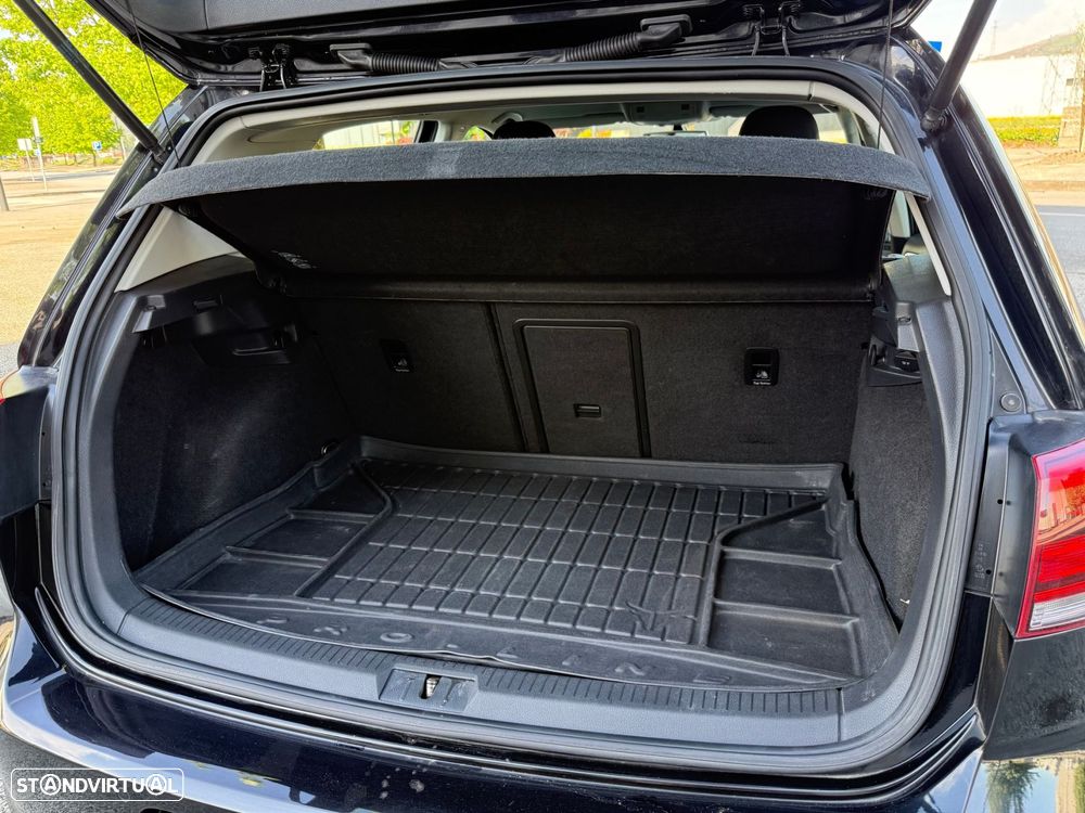 VW Golf 1.6 TDi Highline DSG - 21