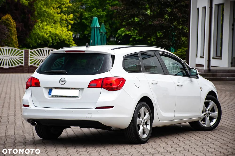 Opel Astra 1.6 Turbo 150 Jahre - 12