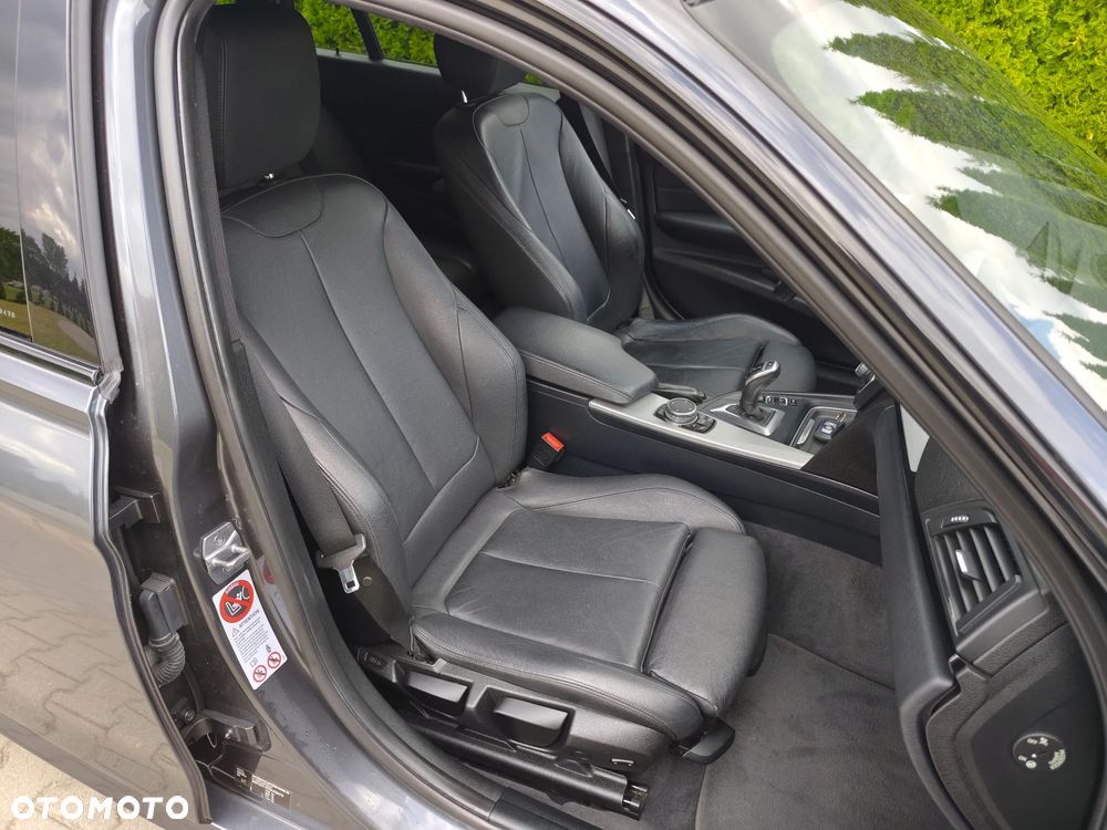 BMW Seria 3 320d xDrive Sport Line - 25