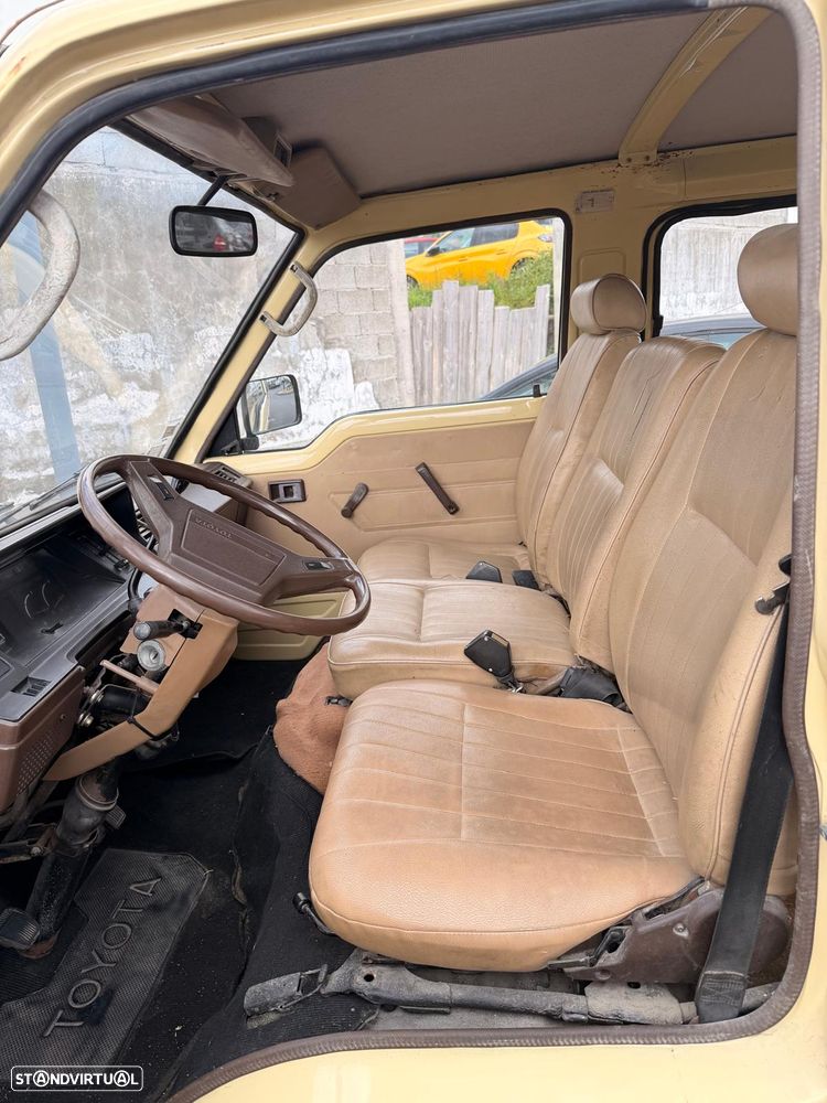 Toyota HiAce - 3