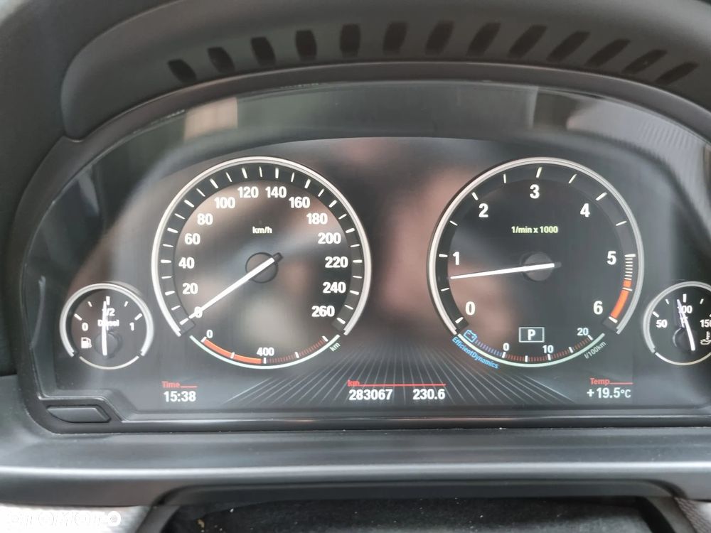 BMW Seria 5 530d xDrive - 12