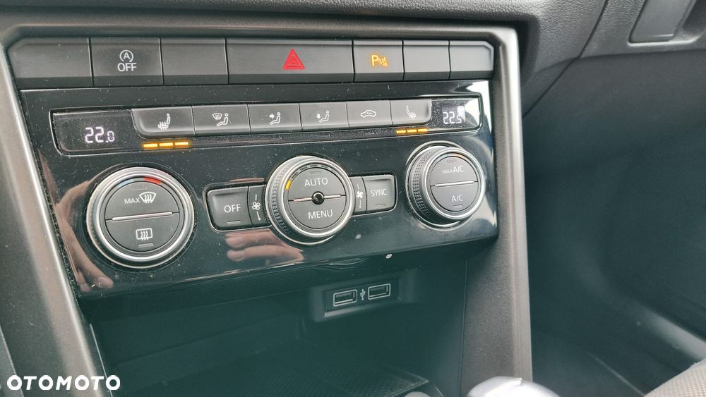Volkswagen T-Roc - 16