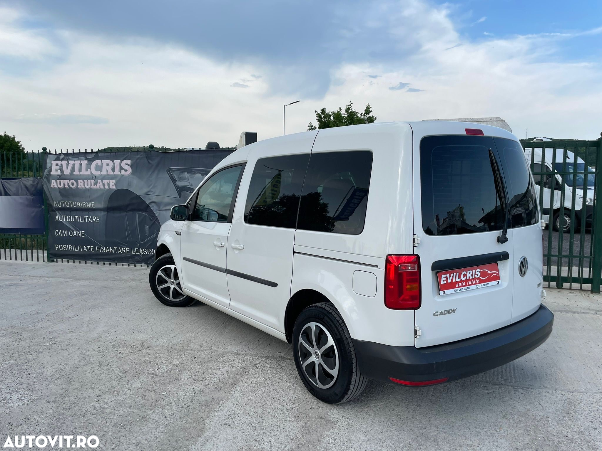 Volkswagen Caddy - 2