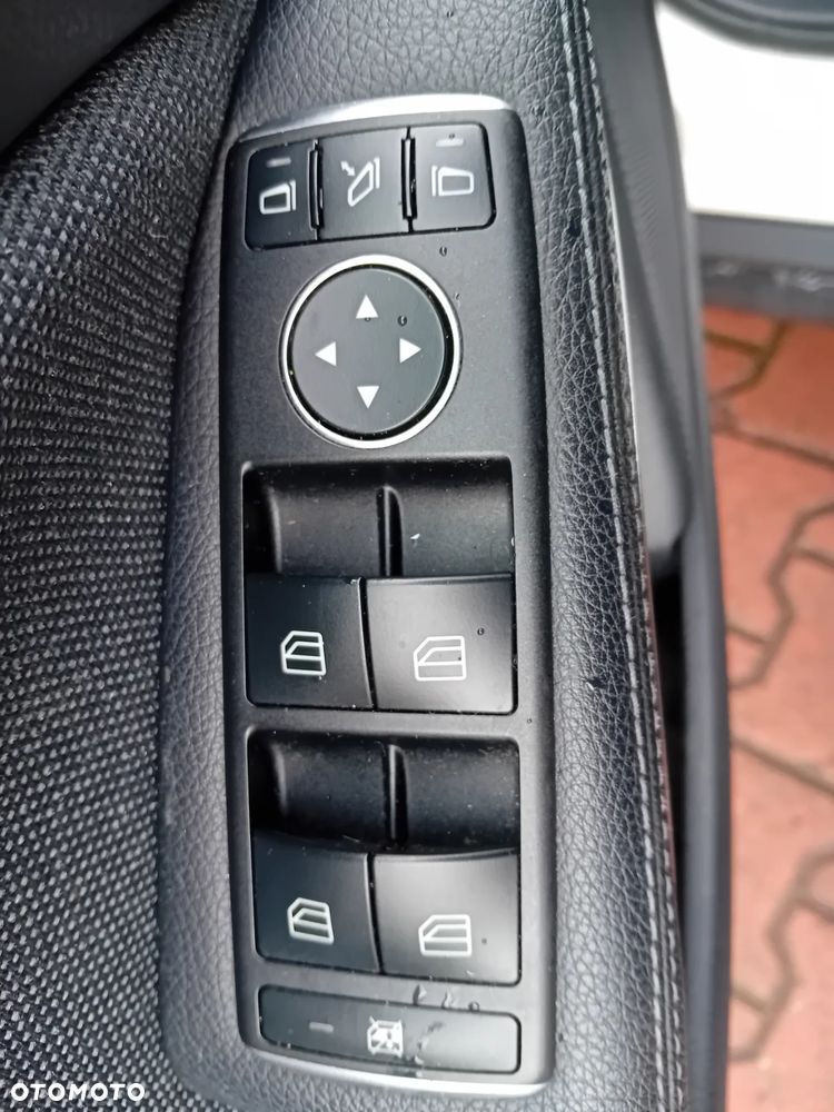 Mercedes-Benz GLA 200 7G-DCT Urban - 20