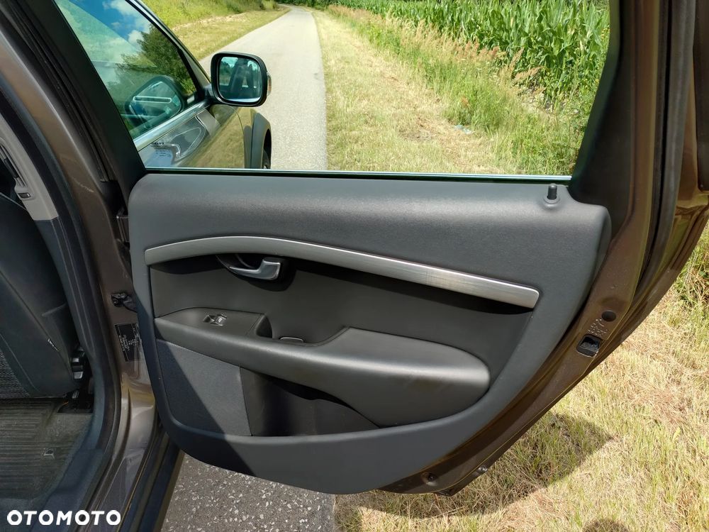 Volvo XC 70 D5 AWD Momentum - 25