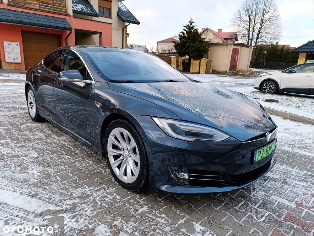 Tesla Model S - 18