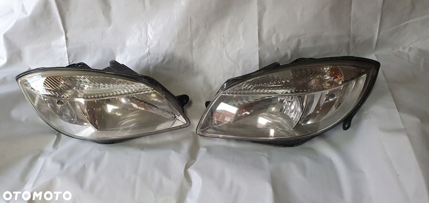SKODA FABIA II LAMPA PRAWY PRZÓD - 1