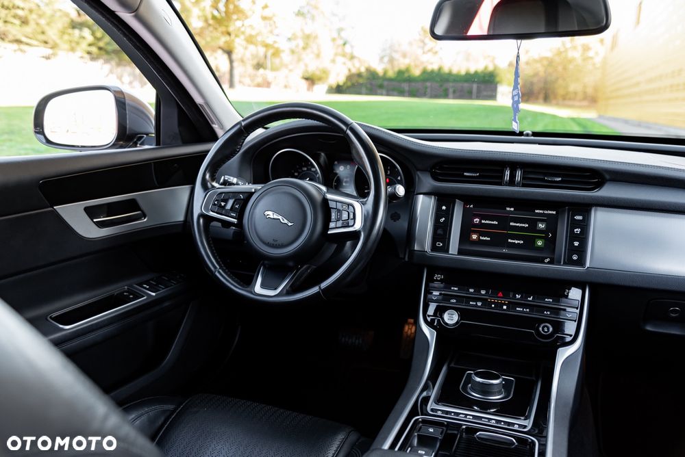 Jaguar XF 30d S - 25