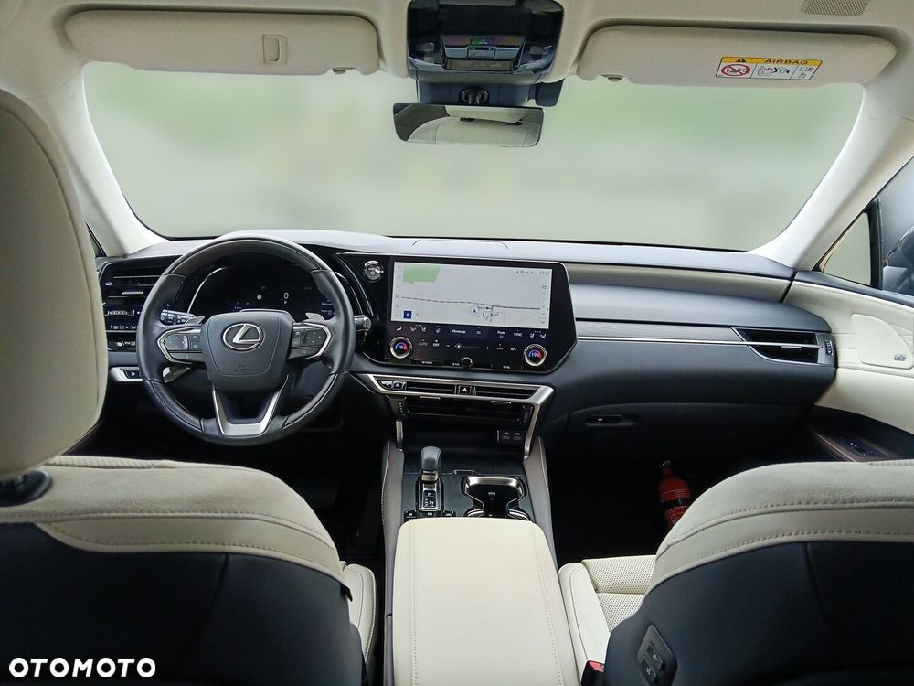 Lexus RX 450h+ Omotenashi - 13