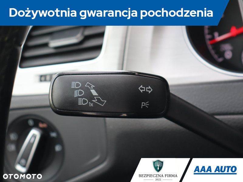 Volkswagen Golf - 22