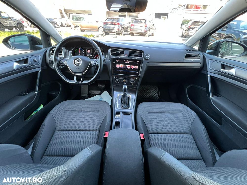 Volkswagen e-Golf - 13