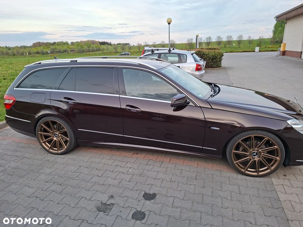 Mercedes-Benz Klasa E 200 CGI BlueEFFICIENCY Automatik - 26