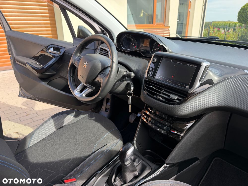 Peugeot 2008 BlueHDi 100 STOP & START Signature - 11