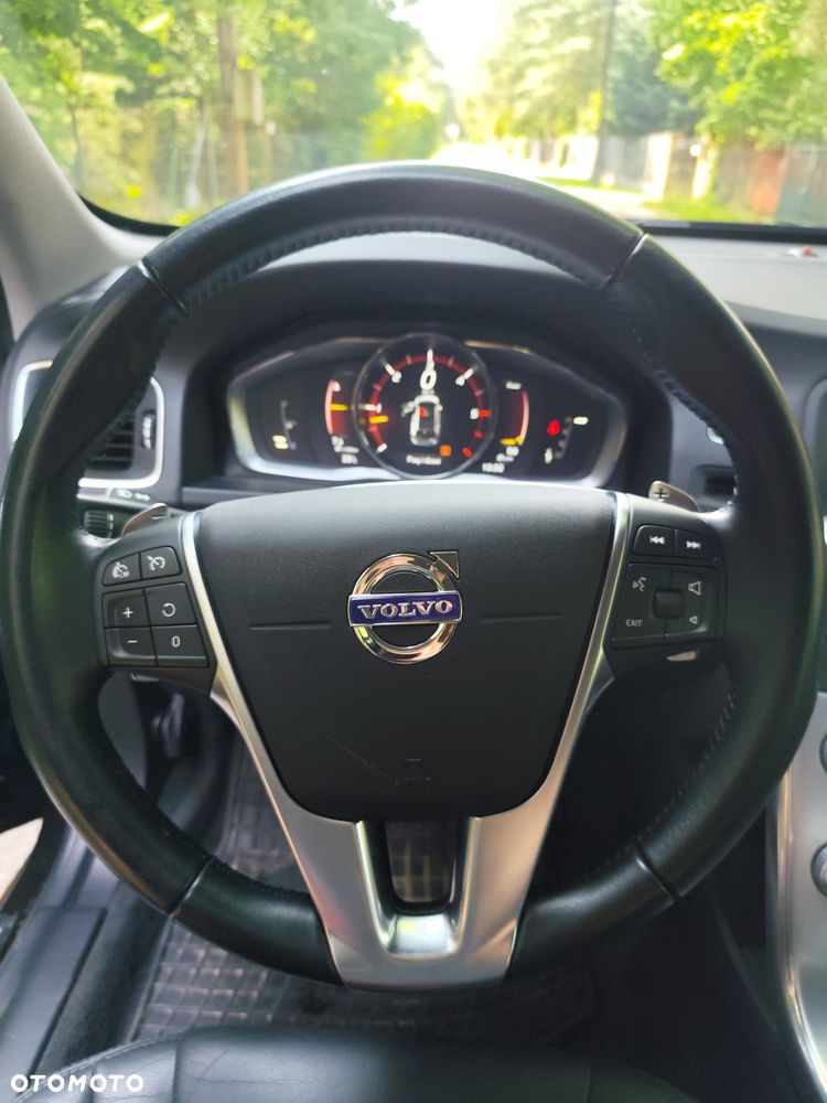 Volvo V60 Cross Country - 19