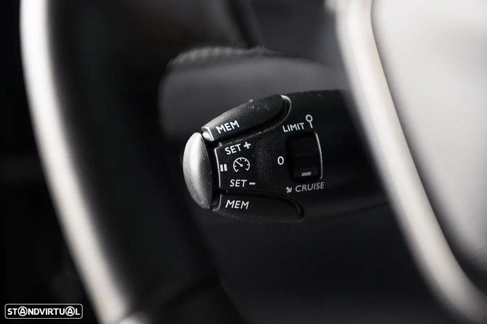 Peugeot 2008 1.2 PureTech Style - 38