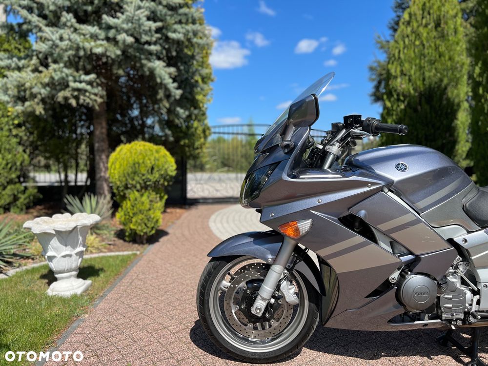 Yamaha FJR - 28