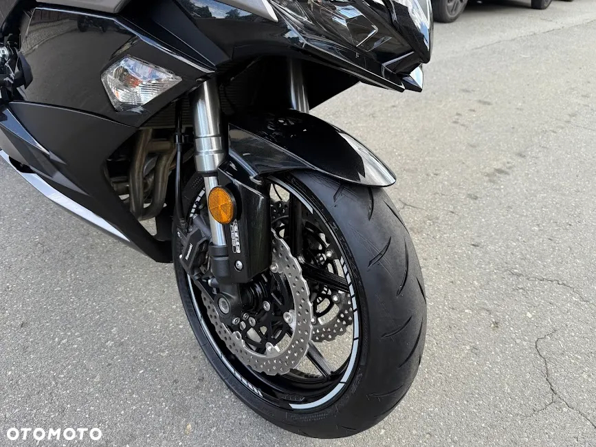 Kawasaki Ninja 1000 SX - 13