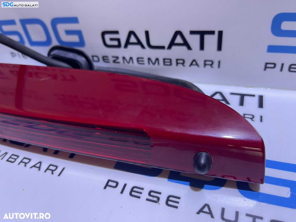 Lampa Tripla Stop Auxiliar Central Luneta Geam Sticla Hayon Haion Portbagaj Renault Clio 3 Break Grandtour 2005 - 2013 Cod 8200618714 - 2