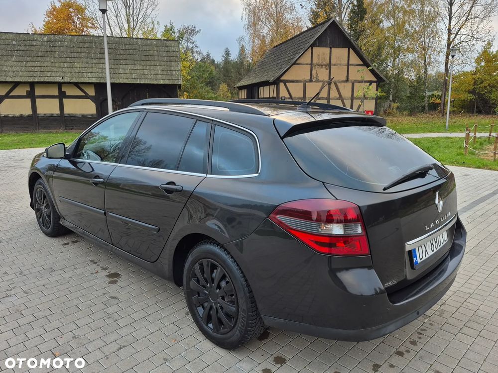 Renault Laguna 2011 photo 3