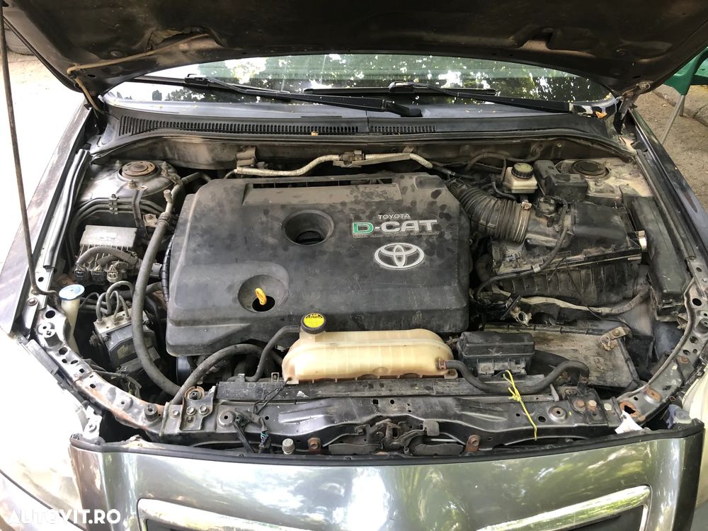 Dezmembrez Toyota Avensis break facelift T25 2006 gri 2.2 diesel - 3