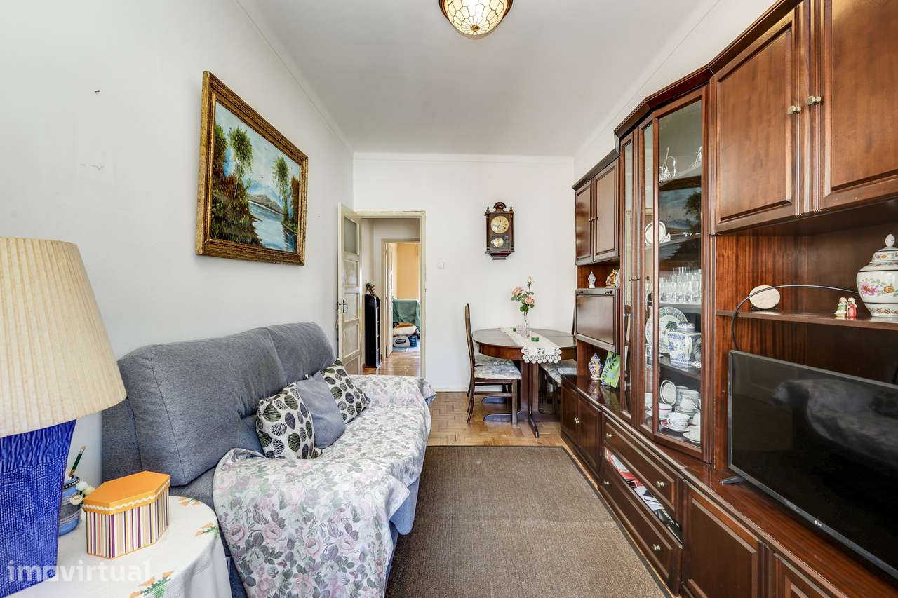 Apartamento T2 em Camarate com varanda - Grande imagem: 2/23