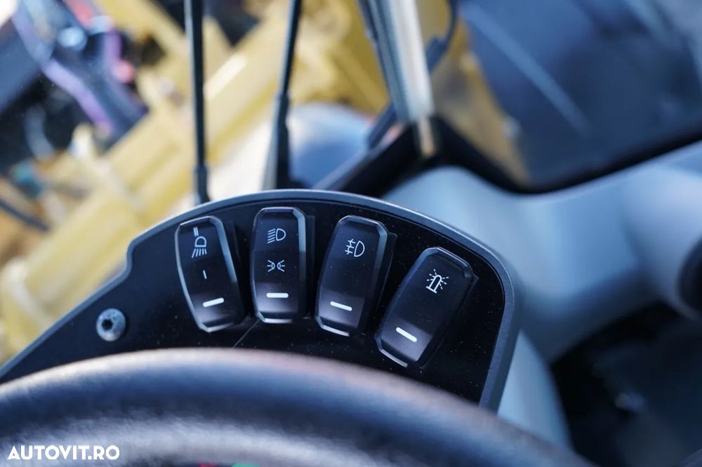 Cat 906M / ÎNCĂRCĂTOR PE ROȚI / 2020 / CUPĂ CU FALCI / - 31