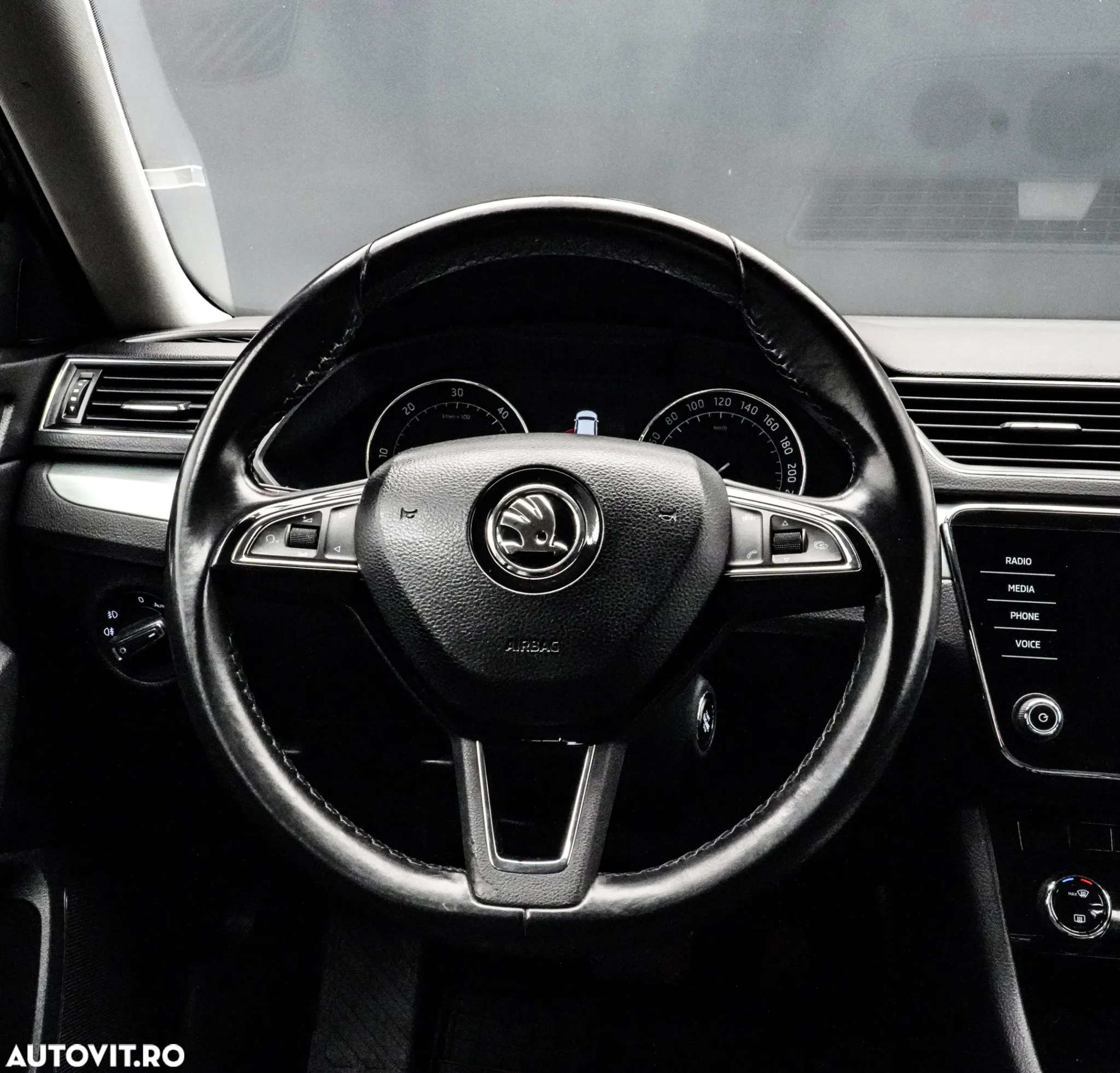 Skoda Superb 1.6 TDI DSG Ambition - 17