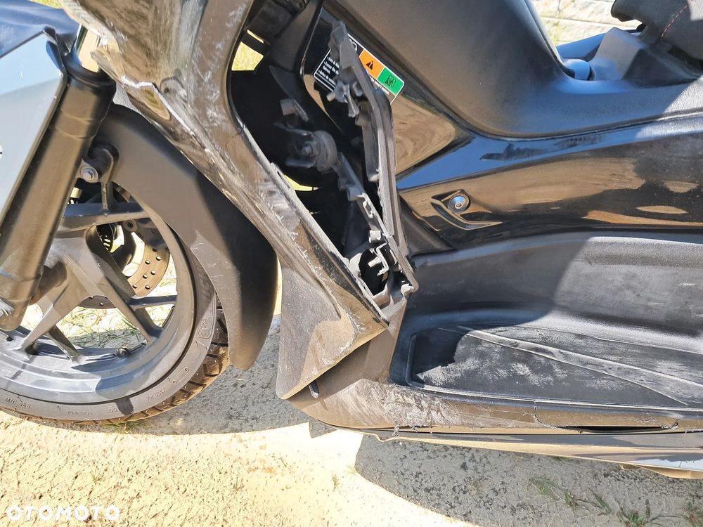 Yamaha X-max - 12
