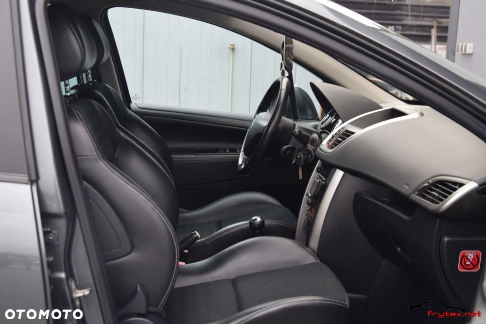 Peugeot 207 - 22