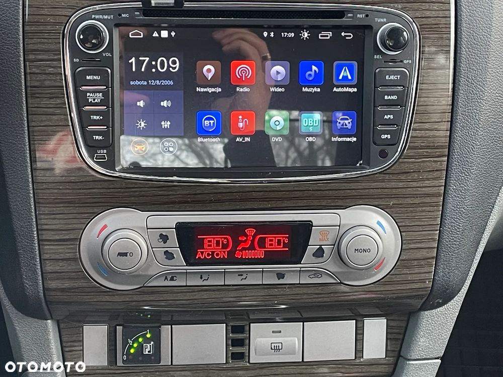 Ford Focus Ghia - 18