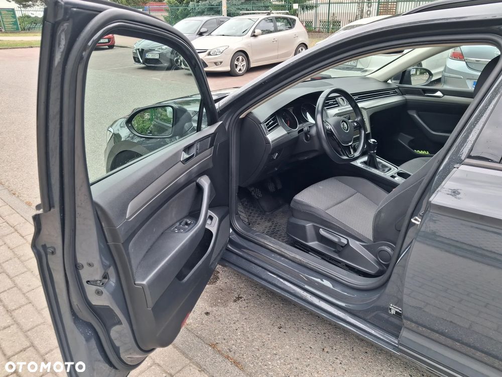 Volkswagen Passat 2.0 TDI BMT Trendline - 13
