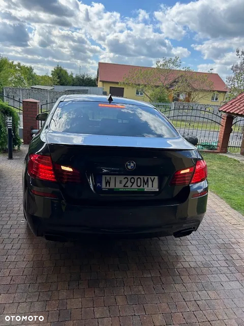 BMW Seria 5 550i xDrive - 17