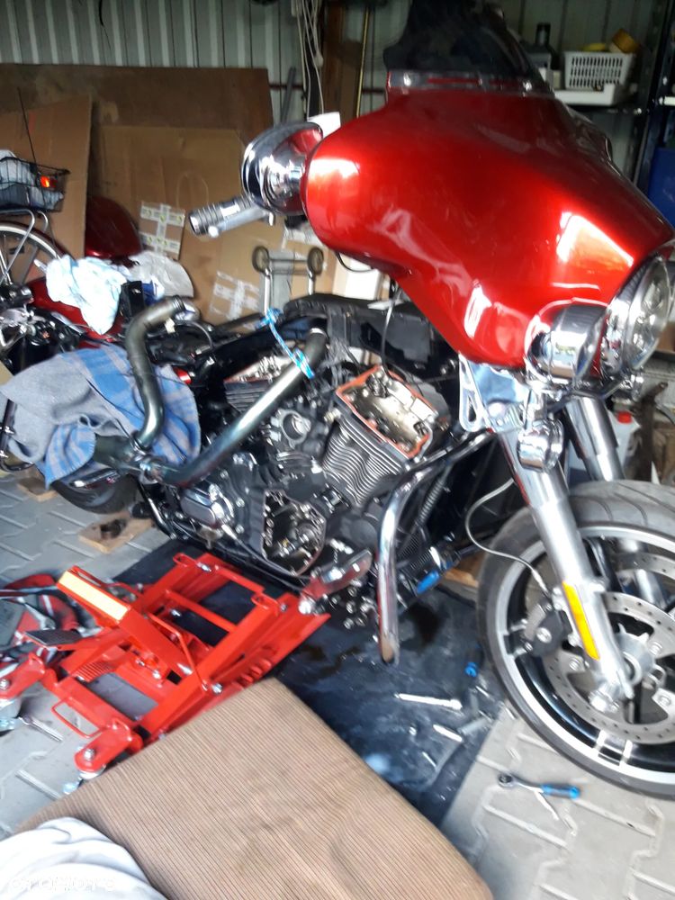Harley-Davidson Touring Street Glide - 24