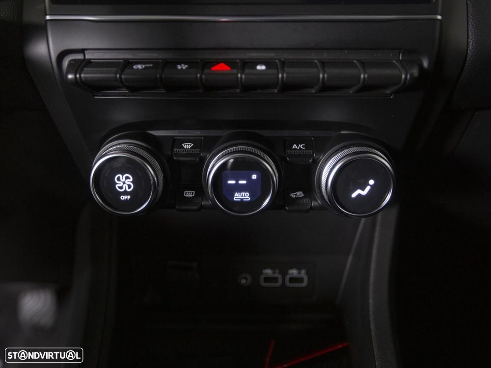 Renault Captur 1.0 TCe Techno Bi-Fuel - 28