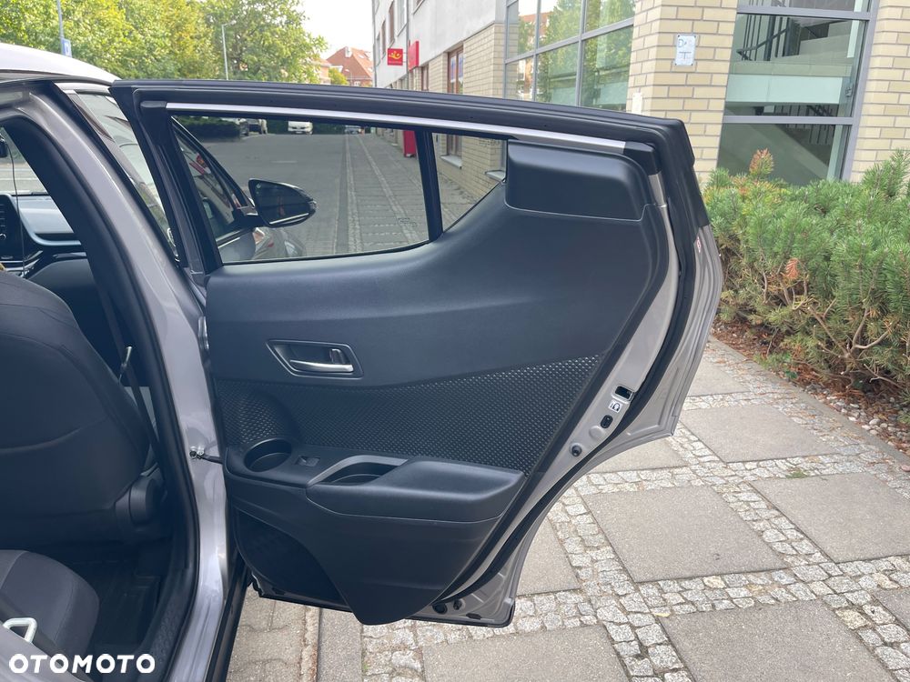 Toyota C-HR 2.0 Hybrid Team Deutschland - 26