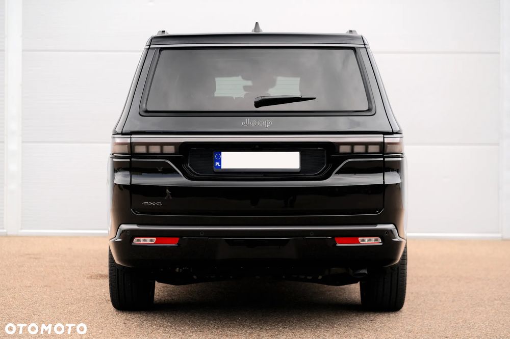 Jeep Grand Wagoneer - 15