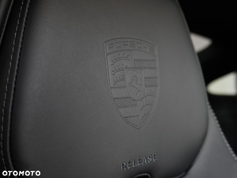 Porsche 911 GT3 Touring PDK - 35