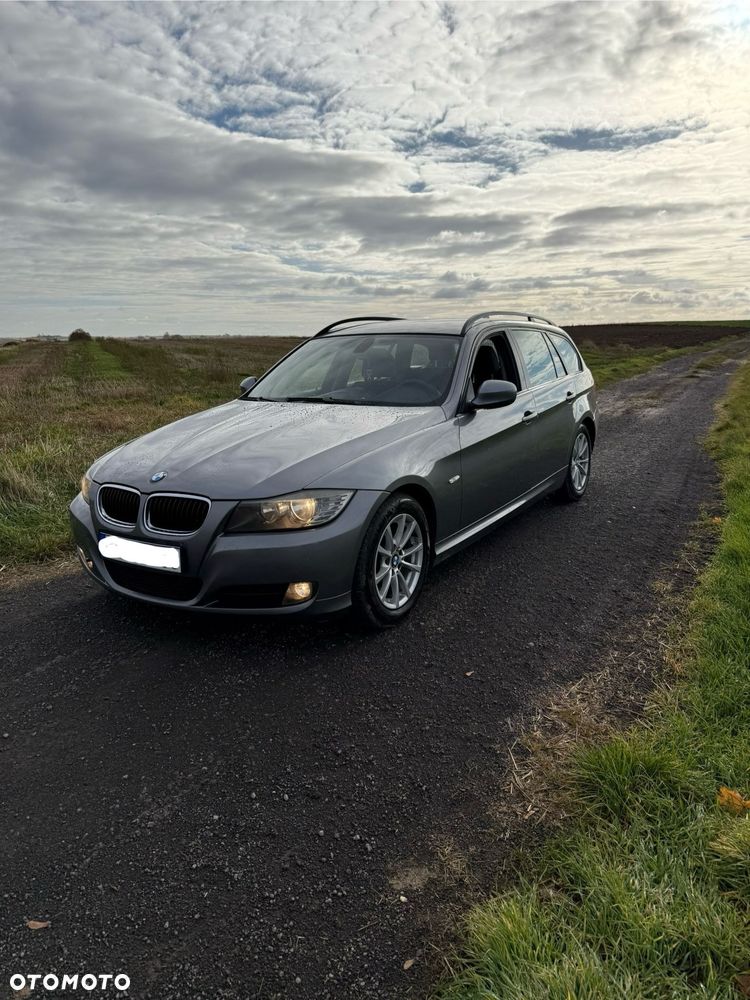BMW Seria 3 318d Touring - 1