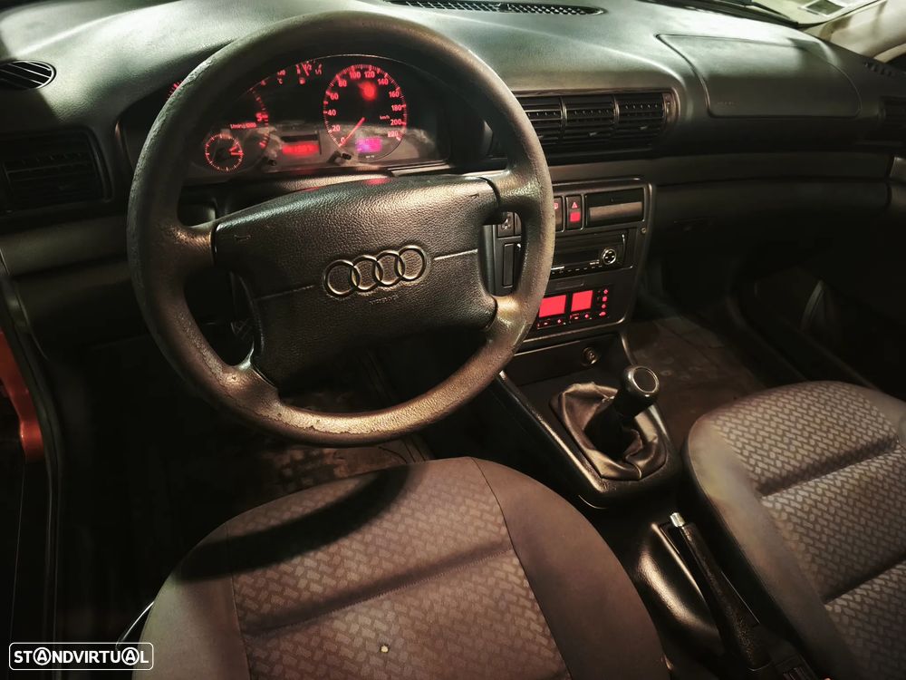 Audi A4 1.9 TDI Attraction EC - 13