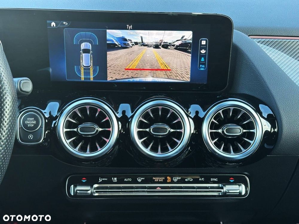 Mercedes-Benz GLA - 10