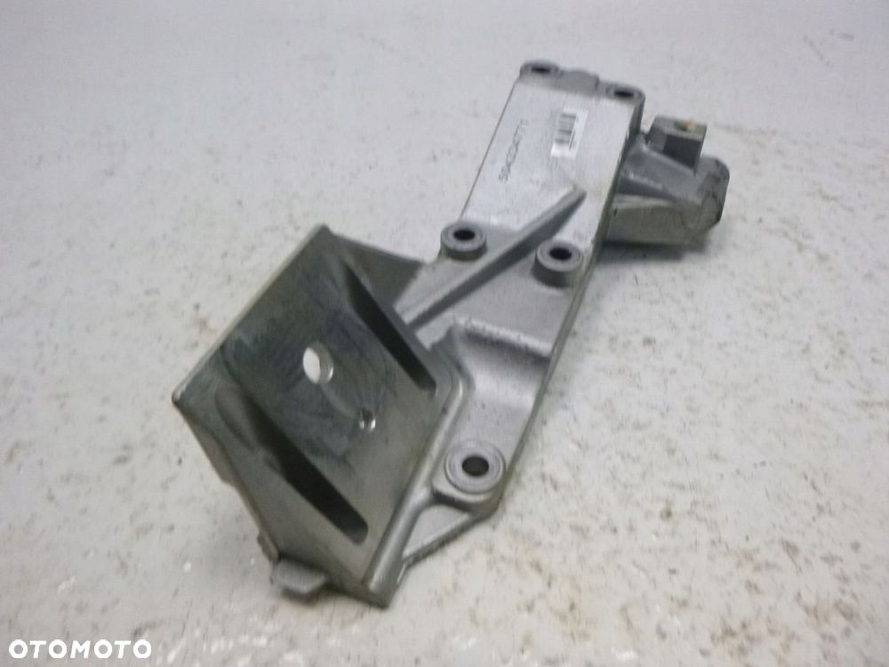 MITSUBISHI CANTER FUSO 3.0 D ŁAPA PODUSZKA SILNIKA - 3