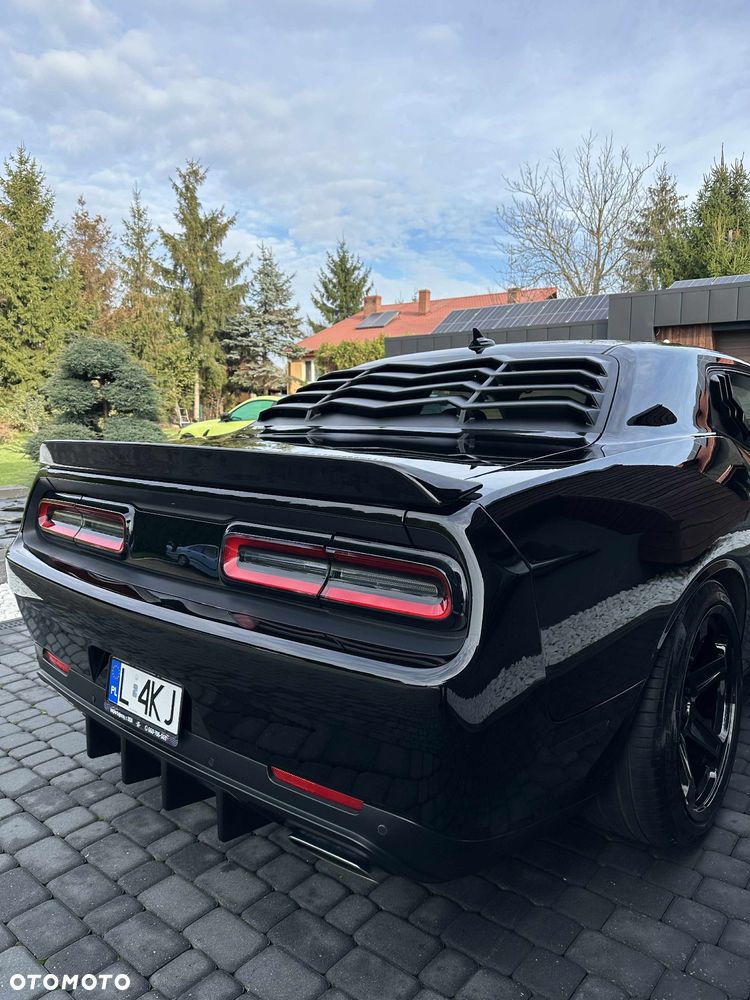 Dodge Challenger - 11