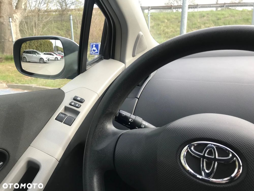 Toyota Yaris 1.0 Terra A/C - 19